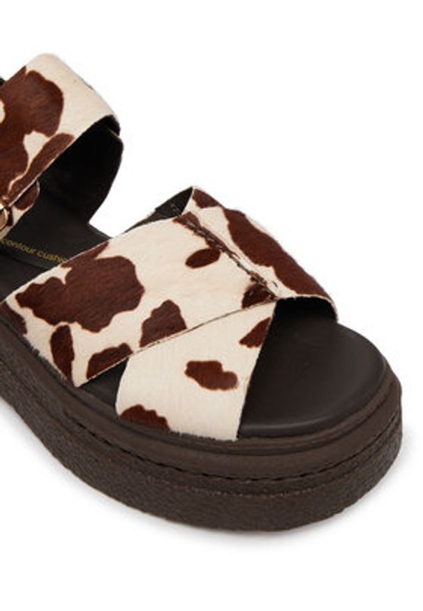 Clarks Sandały Evamar Wish 26185891 Brązowy. Kolor: brązowy. Materiał: skóra