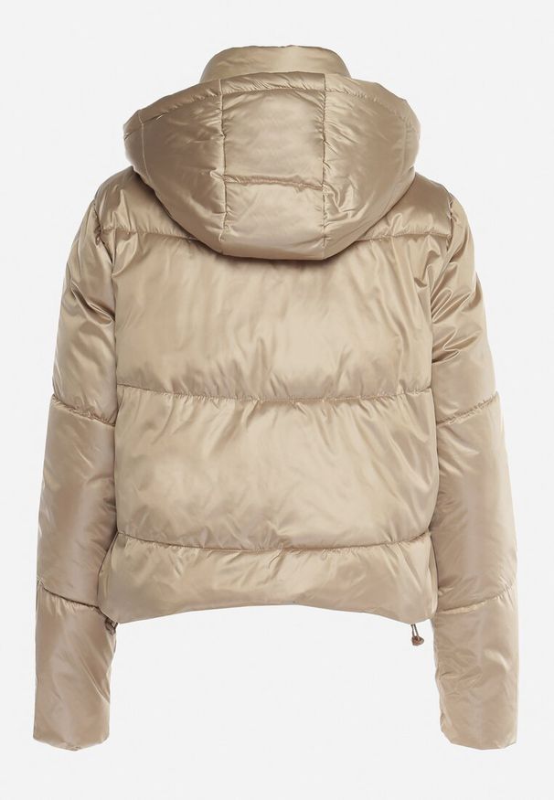 Born2be - Ciemnobeżowa Pikowana Kurtka z Kapturem i Ściągaczem w Talii Atirim. Typ kołnierza: kaptur. Kolor: beżowy. Styl: elegancki