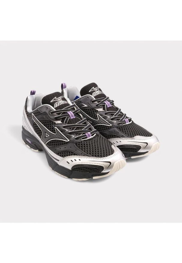 Buty Mizuno MXR black/black sand/purple haze. Kolor: czarny