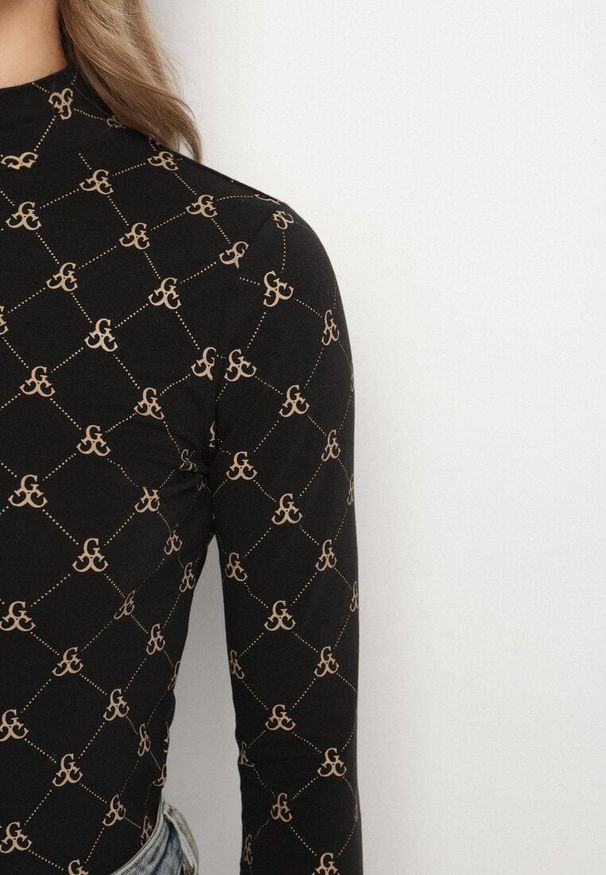 Born2be - Czarna Bawełniana Bluzka z Półgolfem Typu Longsleeve z Geometrycznym Wzorem Tilianna. Okazja: na imprezę, na spotkanie biznesowe, do pracy, na co dzień. Kolor: czarny. Materiał: bawełna. Długość rękawa: długi rękaw. Wzór: geometria. Styl: elegancki, biznesowy, klasyczny, casual