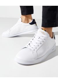 Ralph Lauren - RALPH LAUREN - Skórzane białe sneakersy z logo. Nosek buta: okrągły. Kolor: biały. Materiał: skóra. Wzór: napisy. Obcas: na płaskiej podeszwie #1