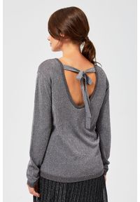 MOODO - Sweter z odkrytymi plecami i metaliczną nitką. Materiał: wiskoza. Długość rękawa: długi rękaw. Długość: długie. Wzór: gładki #2