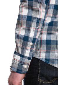 Lee - LEE BUTTON DOWN WASHED BLUE L880DMLR. Typ kołnierza: button down. Kolor: biały