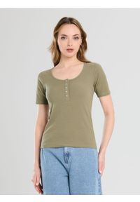 Sinsay - Prążkowana koszulka z guzikami - khaki. Kolor: brązowy. Materiał: prążkowany