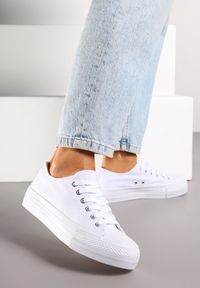 Born2be - Białe Trampki Vices na Grubszej Podeszwie pod Kostkę Tilomea. Okazja: na co dzień. Zapięcie: sznurówki. Kolor: biały. Materiał: jeans. Styl: casual