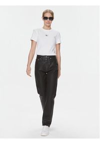 Calvin Klein Jeans T-Shirt J20J222687 Biały Regular Fit. Kolor: biały. Materiał: bawełna