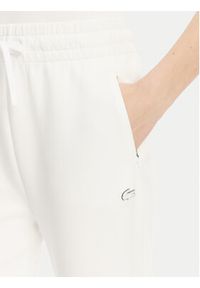 Lacoste Spodnie dresowe XF0343 Biały Regular Fit. Kolor: biały. Materiał: bawełna #5