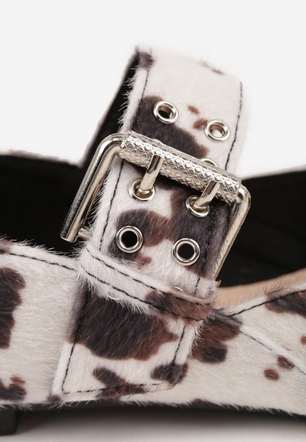 Born2be - Brązowo-Białe Balerinki Vices w Krowie Łaty ze Skórzaną Wkładką i Szerokim Paskiem ze Sprzączką Rilucea. Okazja: na co dzień. Zapięcie: pasek. Kolor: brązowy. Materiał: skóra. Obcas: na płaskiej podeszwie. Styl: rockowy, casual