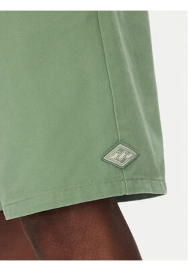 Billabong Szorty materiałowe Larry Twill EBYWS00114 Zielony Regular Fit. Kolor: zielony. Materiał: bawełna