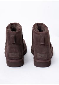 Ugg - Buty zimowe damskie brązowe UGG W CLASSIC MINI II. Zapięcie: pasek. Kolor: brązowy. Materiał: jeans, zamsz, skóra, nylon. Sezon: zima