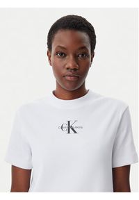 Calvin Klein Jeans Sukienka codzienna Monologo J20J225543 Biały Regular Fit. Okazja: na co dzień. Kolor: biały. Materiał: bawełna. Typ sukienki: proste. Styl: casual #5