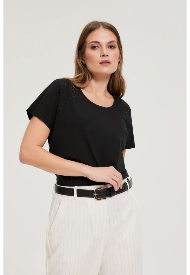 MOODO - Bluzka z ozdobną aplikacją czarna. Kolor: czarny. Materiał: elastan, bawełna. Wzór: aplikacja