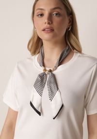 Born2be - Biały T-shirt z Bawełny w Klasycznym Stylu z Apaszką Bluestel. Okazja: do pracy, na co dzień, na spotkanie biznesowe. Kolor: biały. Materiał: bawełna. Długość: długie. Styl: klasyczny #8