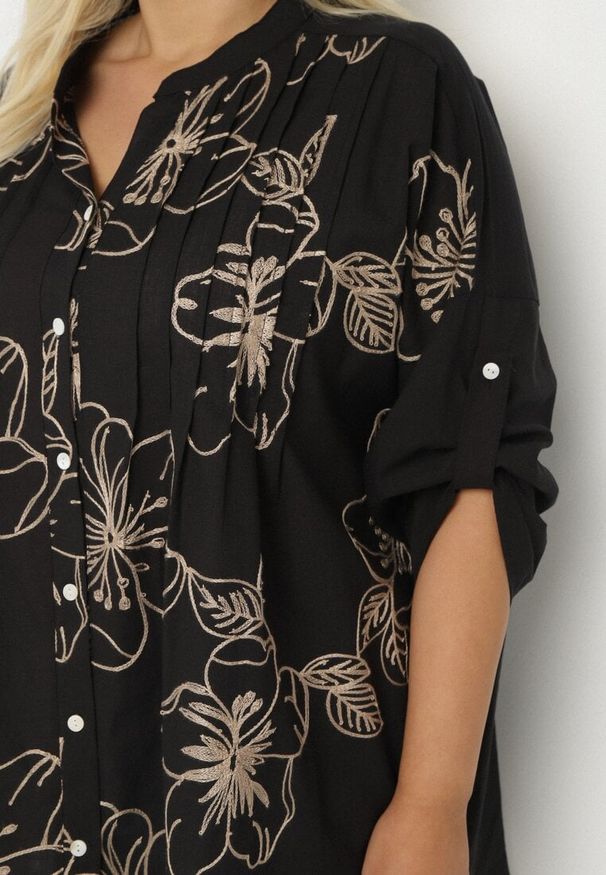 Born2be - Czarna Koszula z Bawełną w Haftowane Kwiaty Tolarea. Okazja: na co dzień. Kolor: czarny. Materiał: bawełna. Wzór: kwiaty, haft. Styl: elegancki, casual