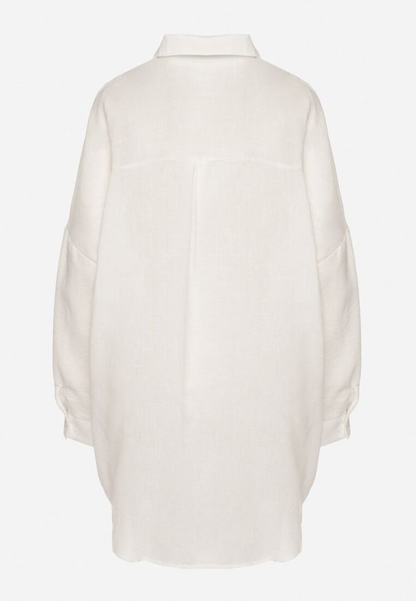 Born2be - Biała Klasyczna Koszula o Kroju Oversize Maronira. Okazja: na co dzień. Typ kołnierza: kołnierzyk klasyczny. Kolor: biały. Materiał: jeans. Styl: klasyczny