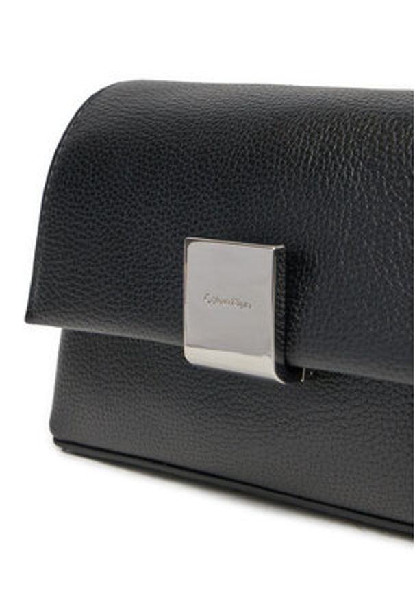 Calvin Klein Torebka Ck Plaque Sm Crossbody W/Chain K60K612785 Czarny. Kolor: czarny. Materiał: skórzane