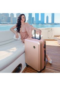 Wittchen - Duża walizka z ABS-u w ukośne paski pudrowy róż. Kolor: różowy. Materiał: poliester. Wzór: paski #4