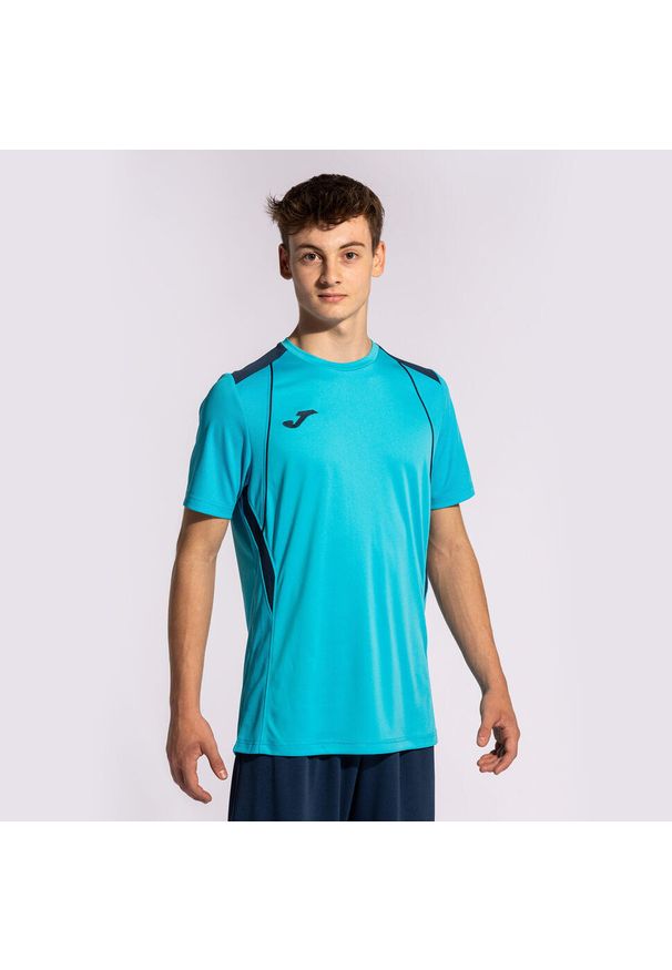 Jersey Joma Championship VII. Kolor: niebieski. Materiał: jersey. Długość rękawa: krótki rękaw. Długość: krótkie. Sport: piłka nożna