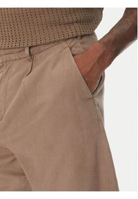 Lindbergh Szorty materiałowe 30-505054 Beżowy Wide Fit. Kolor: beżowy. Materiał: bawełna