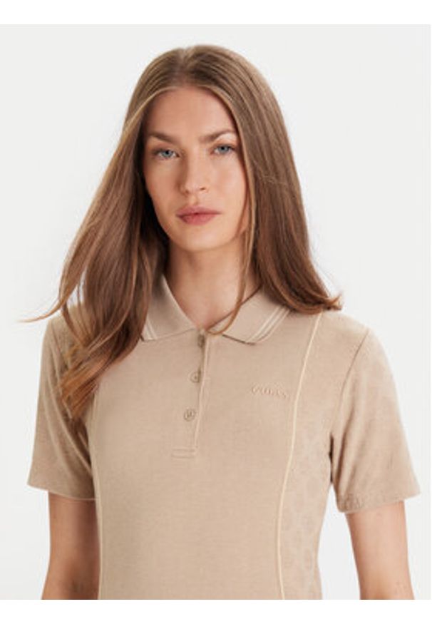 Guess Sukienka dzianinowa V5YK00 KCX12 Beżowy Regular Fit. Kolor: beżowy. Materiał: wiskoza