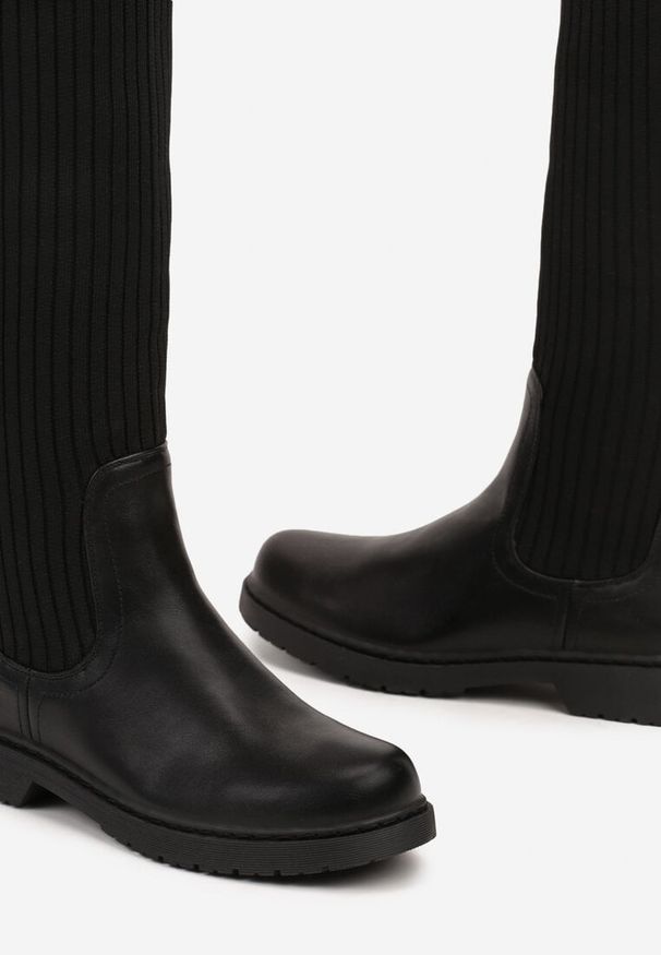 Born2be - Czarne Kozaki na Płaskiej Podeszwie ze Skarpetową Cholewką Hanirea. Okazja: na spacer. Zapięcie: bez zapięcia. Kolor: czarny. Materiał: jeans, materiał. Szerokość cholewki: normalna. Obcas: na płaskiej podeszwie. Styl: klasyczny, elegancki