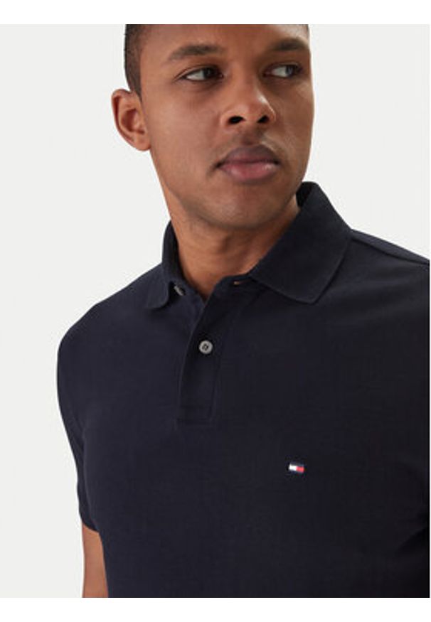 TOMMY HILFIGER - Tommy Hilfiger Polo 1985 MW0MW17770 Granatowy Regular Fit. Typ kołnierza: polo. Kolor: niebieski. Materiał: bawełna