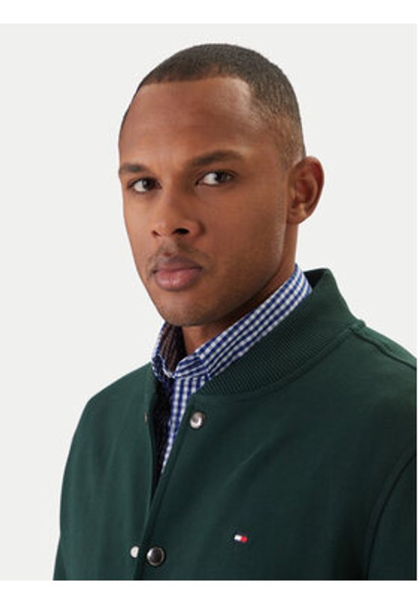 TOMMY HILFIGER - Tommy Hilfiger Kurtka bomber Essential MW0MW42470 Zielony Regular Fit. Kolor: zielony. Materiał: bawełna