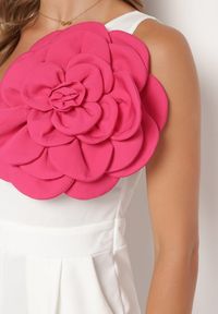 Born2be - Biały Asymetryczny Kombinezon z Prostymi Długimi Nogawkami Ozdobiony Kwiatem Yillea. Okazja: na co dzień. Kolor: biały. Długość: długie. Wzór: aplikacja, kwiaty. Styl: casual, elegancki #7