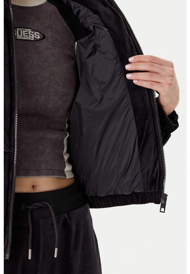 Guess - GUESS Сzarna zamszowa kurtka damska Couture Puffer. Kolor: czarny. Materiał: zamsz