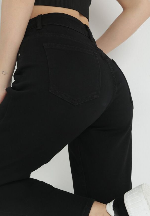 Born2be - Czarne Jeansy Mom Fit z Wysokim Stanem Marzia. Okazja: na co dzień. Stan: podwyższony. Kolor: czarny. Styl: casual