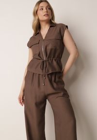 Born2be - Brązowy Wiskozowy Komplet w Stylu Safari Spodnie i Bluzka na Suwak z Wiązaniem Iphisei. Kolor: zielony. Materiał: wiskoza #6