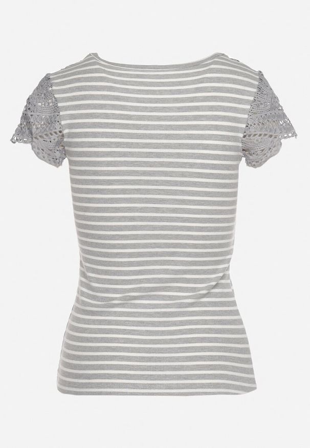 Born2be - Szary T-shirt z Bawełny z Koronką przy Dekolcie i Rękawach Alilama. Okazja: na randkę. Typ kołnierza: dekolt w kształcie V. Kolor: szary. Materiał: koronka, bawełna. Długość rękawa: krótki rękaw. Długość: krótkie. Wzór: koronka. Styl: klasyczny