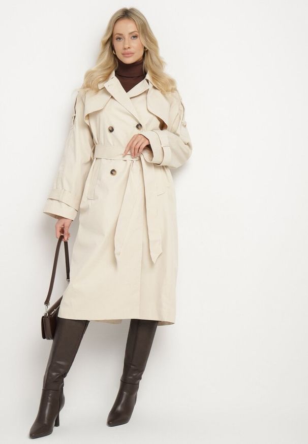 Born2be - Beżowy Dwurzędowy Płaszcz Trencz z Wiązanym Paskiem Rozcięciem i Klapą Terezi. Okazja: na co dzień. Kolor: beżowy. Materiał: jeans. Styl: casual, elegancki, klasyczny