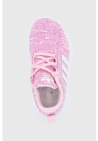 adidas Originals buty Swift Run 22 GW8181 kolor fioletowy. Nosek buta: okrągły. Zapięcie: sznurówki. Kolor: fioletowy. Materiał: guma, włókno, materiał. Wzór: nadruk. Sport: bieganie #5