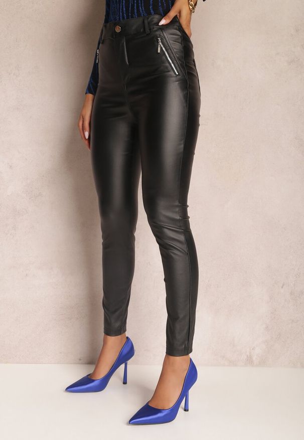 Renee - Czarne Spodnie Skinny z Imitacji Skóry Olia. Stan: podwyższony. Kolor: czarny. Materiał: skóra. Wzór: gładki