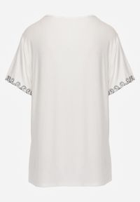 Born2be - Biała Wiskozowa Bluzka na Krótki Rękaw z Etno Haftem z Metaliczną Nicią Aiopa. Okazja: do pracy, na co dzień, na spotkanie biznesowe. Kolekcja: plus size. Kolor: biały. Materiał: wiskoza. Długość rękawa: krótki rękaw. Długość: krótkie. Wzór: haft. Styl: etno #3