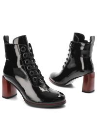 Czarne Botki S.Barski Damskie Buty Na Obcasie. Okazja: na co dzień. Zapięcie: pasek. Kolor: czarny. Materiał: skóra ekologiczna, lakier. Szerokość cholewki: normalna. Obcas: na obcasie. Styl: klasyczny, casual, elegancki. Wysokość obcasa: średni #4