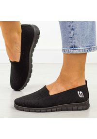 POTOCKI - Czarne sportowe buty damskie Potocki 16327. Kolor: czarny. Materiał: tkanina. Szerokość cholewki: normalna. Sezon: wiosna, lato. Sport: fitness