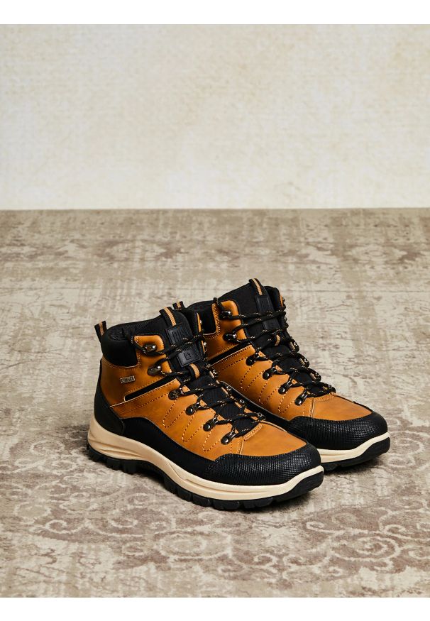 Big-Star - Buty męskie trekkingowe brązowe SS174047 802. Okazja: na co dzień. Nosek buta: okrągły. Kolor: brązowy. Materiał: skóra, syntetyk. Sezon: zima, jesień. Sport: turystyka piesza