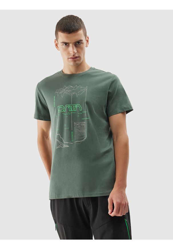 4f - T-shirt regular z nadrukiem męski. Kolor: brązowy, oliwkowy, wielokolorowy. Materiał: bawełna, dzianina. Wzór: nadruk