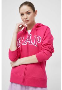 GAP bluza damska kolor różowy z kapturem z aplikacją. Okazja: na co dzień. Typ kołnierza: kaptur. Kolor: różowy. Długość rękawa: raglanowy rękaw. Wzór: aplikacja. Styl: casual #2