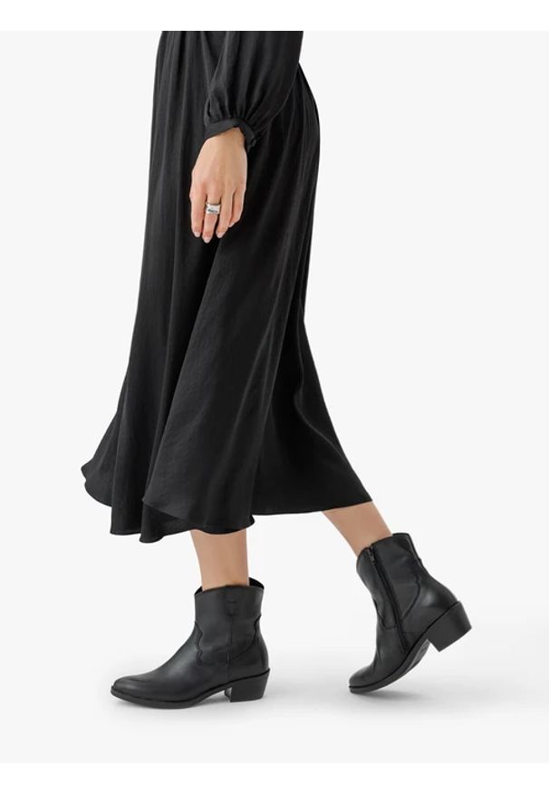 Ryłko - Czarne botki kowbojki nieocieplane ze skóry licowej. Okazja: na co dzień. Nosek buta: szpiczasty. Zapięcie: zamek. Kolor: czarny. Szerokość cholewki: normalna. Wysokość cholewki: za kostkę. Materiał: skóra. Obcas: na obcasie. Styl: casual, elegancki, street. Wysokość obcasa: średni