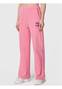 Femi Stories Spodnie dresowe Flare Różowy Relaxed Fit. Kolor: różowy. Materiał: bawełna #1