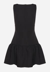 Born2be - Czarna Rozkloszowana Sukienka Vices Bez Rękawów z Obniżonym Stanem i Kokardkami Folinesa. Okazja: na co dzień. Typ kołnierza: kokarda. Kolor: czarny. Długość rękawa: bez rękawów. Styl: klasyczny, casual, elegancki #5