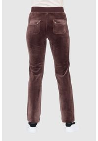 Juicy Couture - JUICY COUTURE Brązowe spodnie dresowe z weluru. Kolor: brązowy. Materiał: dresówka, welur