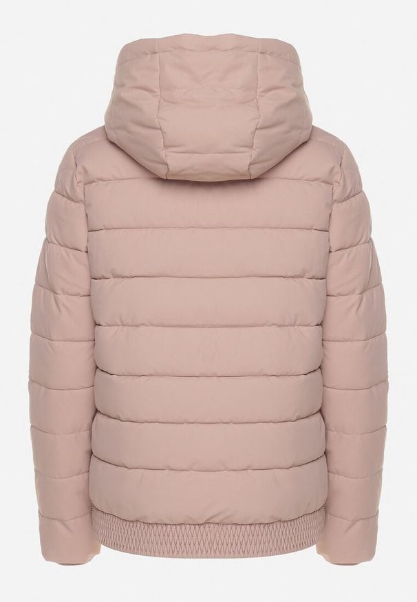 Born2be - Ciemnoróżowa Pikowana Kurtka ze Ściągaczem w Pasie i Odpinanym Kapturem Valentissa. Okazja: na co dzień. Kolor: różowy. Materiał: tkanina, jeans. Sezon: zima. Styl: casual, klasyczny