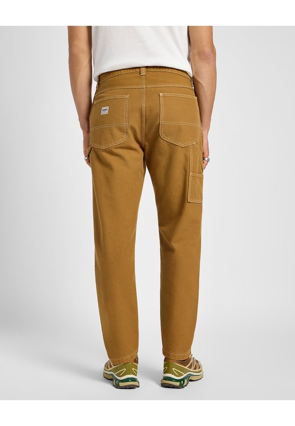 Lee - LEE MĘSKIE SPODNIE MATERIAŁOWE LEE CARPENTER GLAZED GINGER 112355781. Materiał: materiał