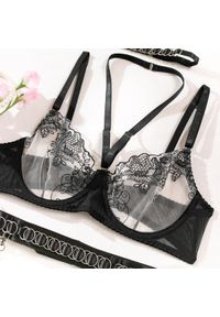 Intica - Komplet bielizny haftowanej z ozdobnymi łańcuszkami Oliva. Kolor: czarny. Materiał: materiał. Wzór: haft #7