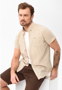 Volcano - Koszula z lnem, Regular Fit, C-LIN. Typ kołnierza: button down. Kolor: beżowy. Materiał: len. Długość rękawa: krótki rękaw. Długość: krótkie