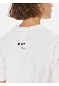 DAY T-Shirt Parry 100424 Biały Regular Fit. Kolor: biały. Materiał: bawełna #2